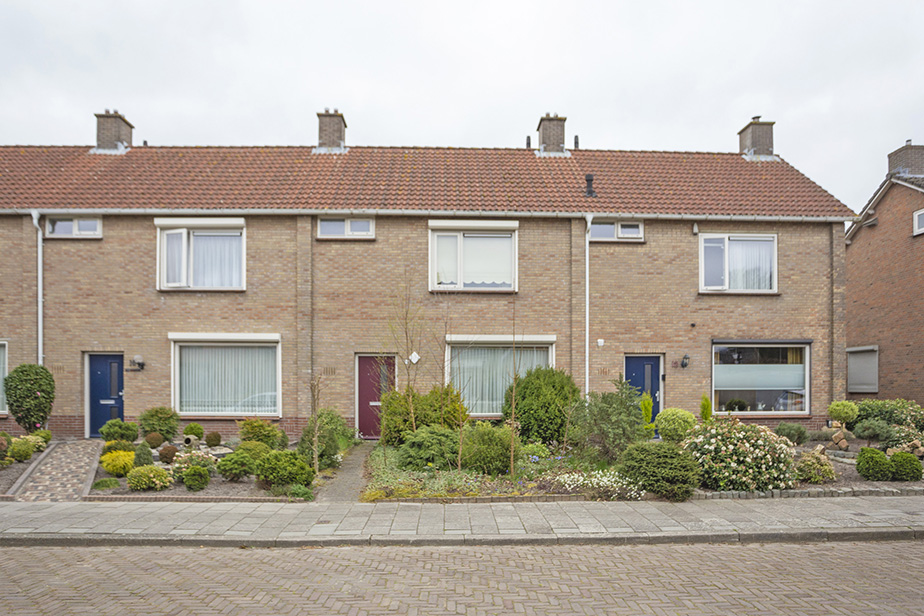 Pastoor van Loonenstraat 14, 4721 AJ Schijf, Nederland