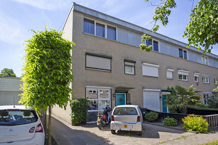 Johan van Oldenbarneveltlaan 25