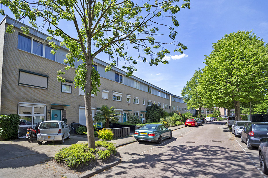 Johan van Oldenbarneveltlaan 25