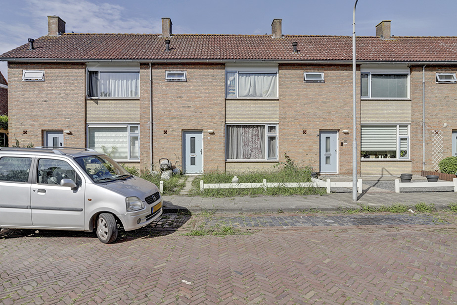Frisostraat 35, 4765 BS Zevenbergschen Hoek, Nederland