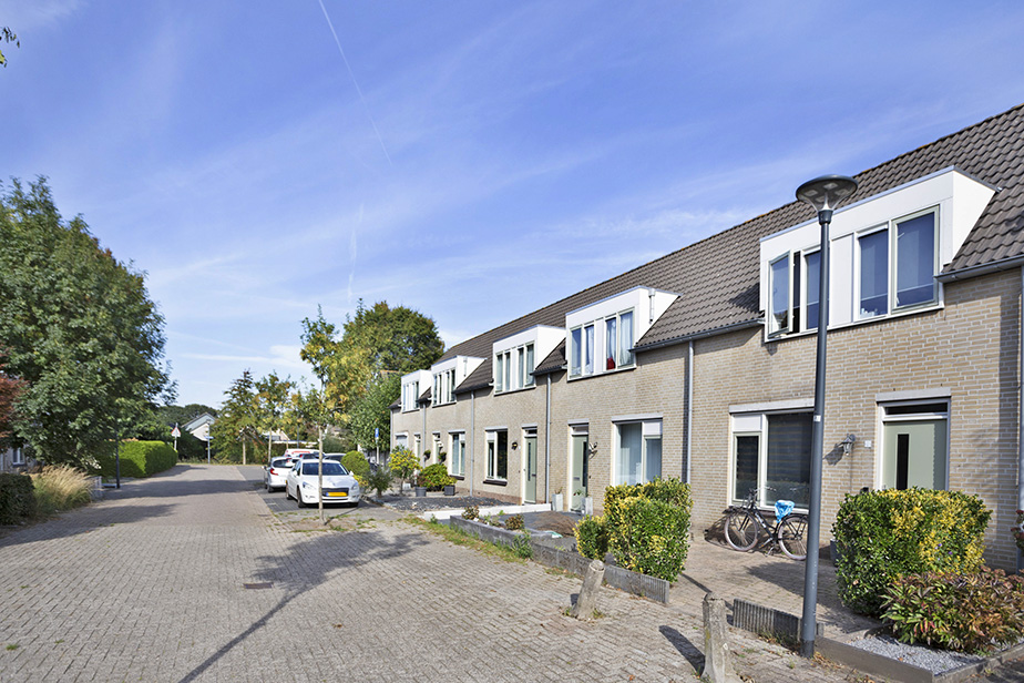 Doctor J.M. Den Uylstraat 9